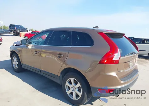 2011 Volvo Xc60 3.2/3.2 R-Design z USA, uszkodzony, nr VIN YV4952DL4B2208895